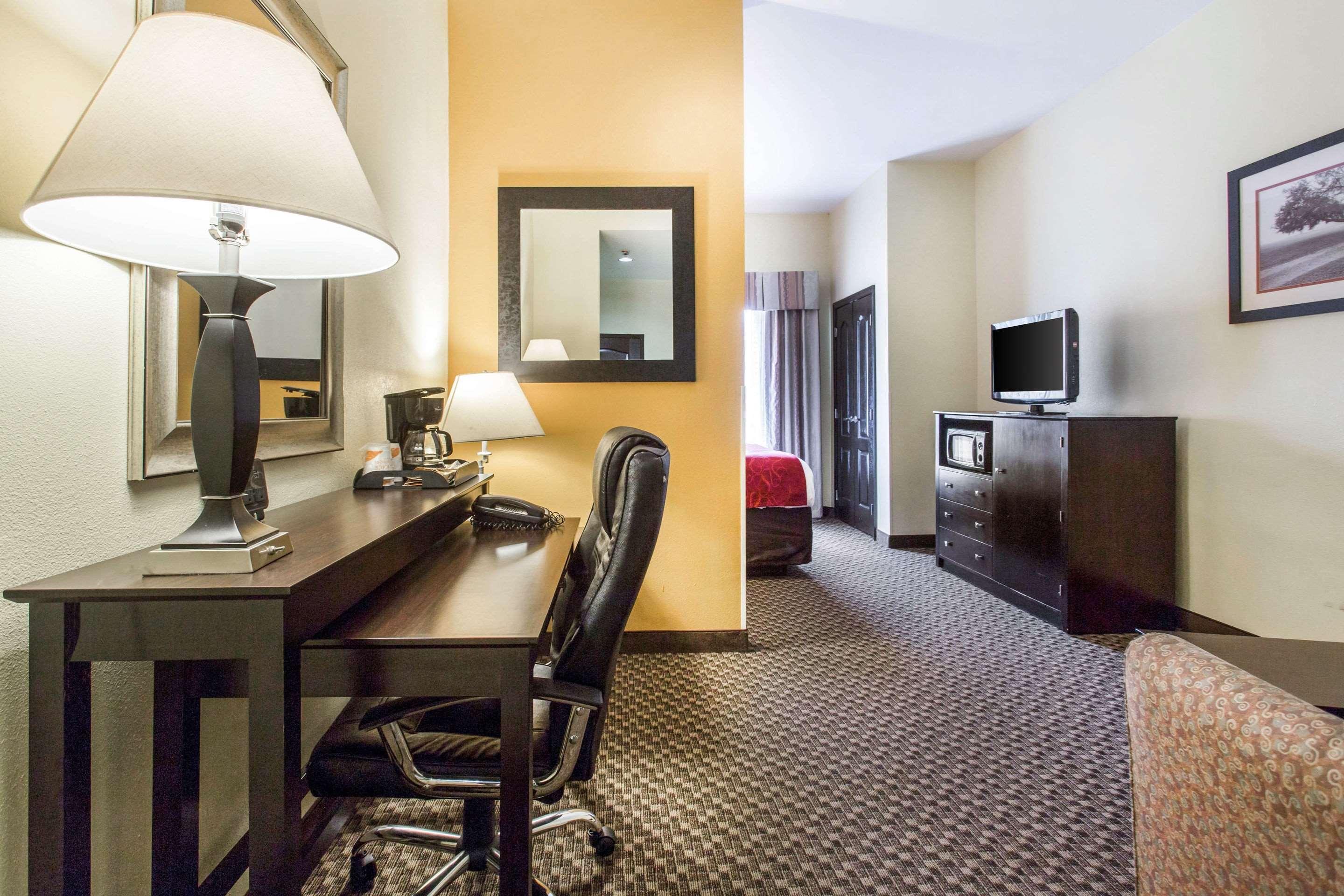 Comfort Suites Clinton Near Presbyterian College Екстер'єр фото