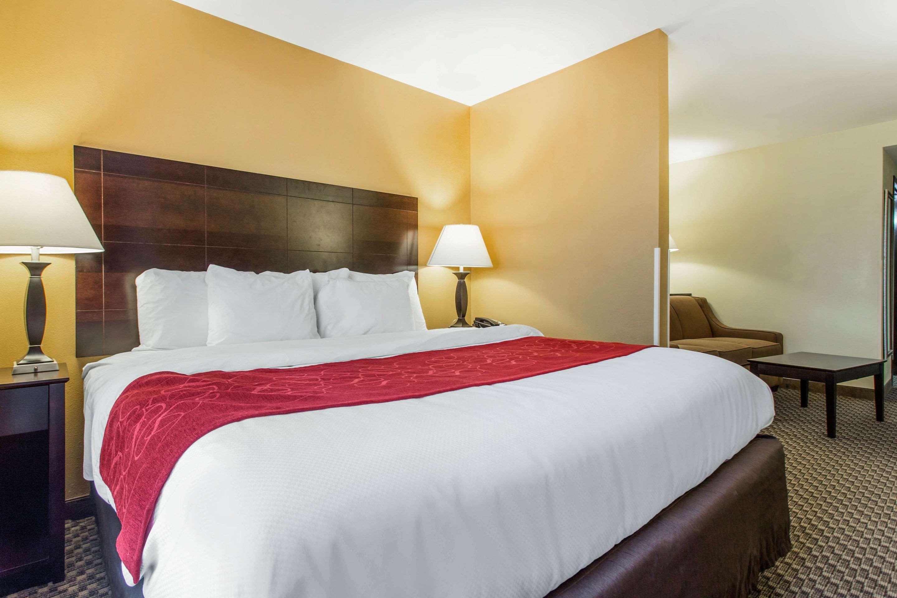 Comfort Suites Clinton Near Presbyterian College Екстер'єр фото