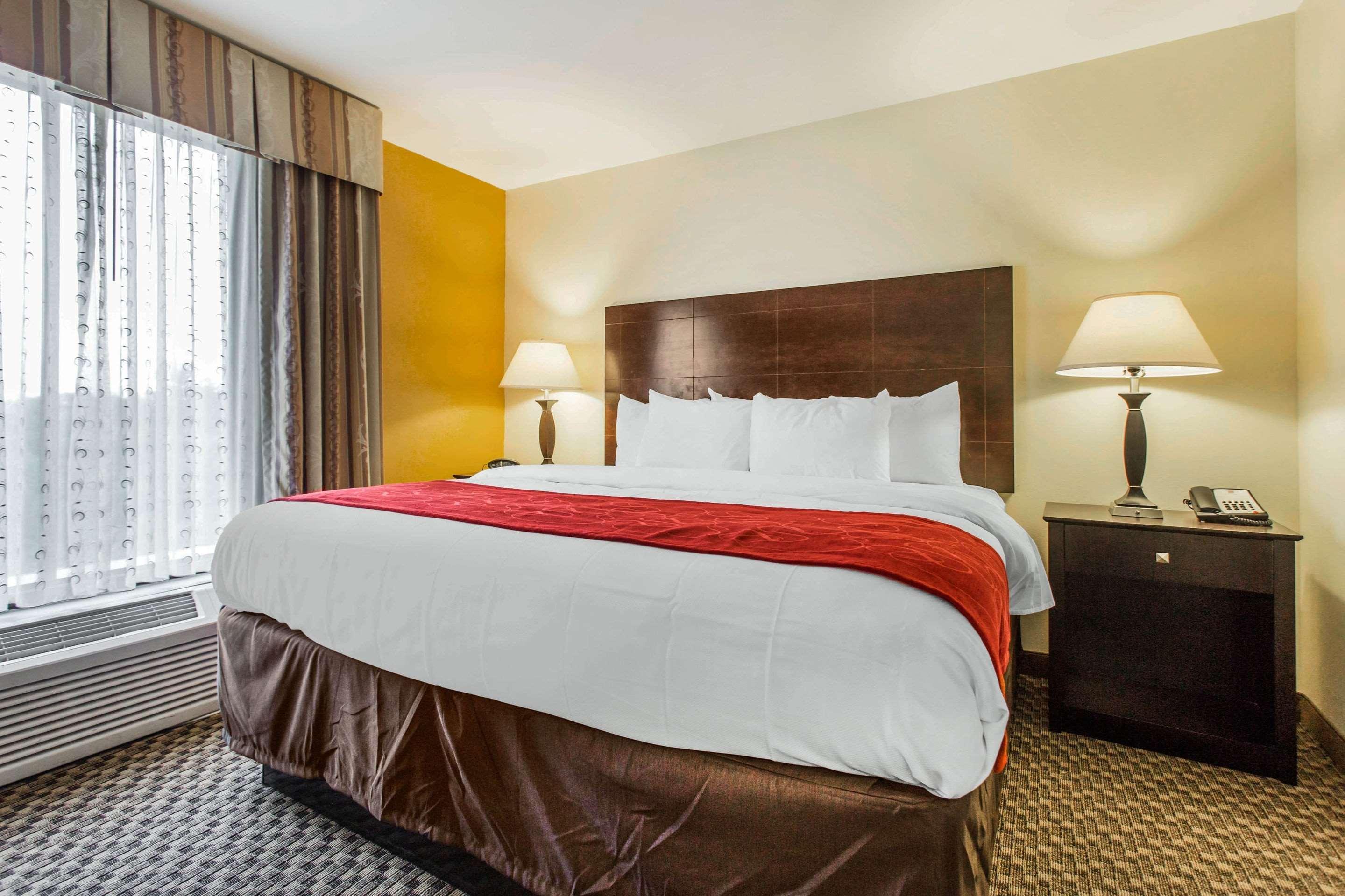 Comfort Suites Clinton Near Presbyterian College Екстер'єр фото