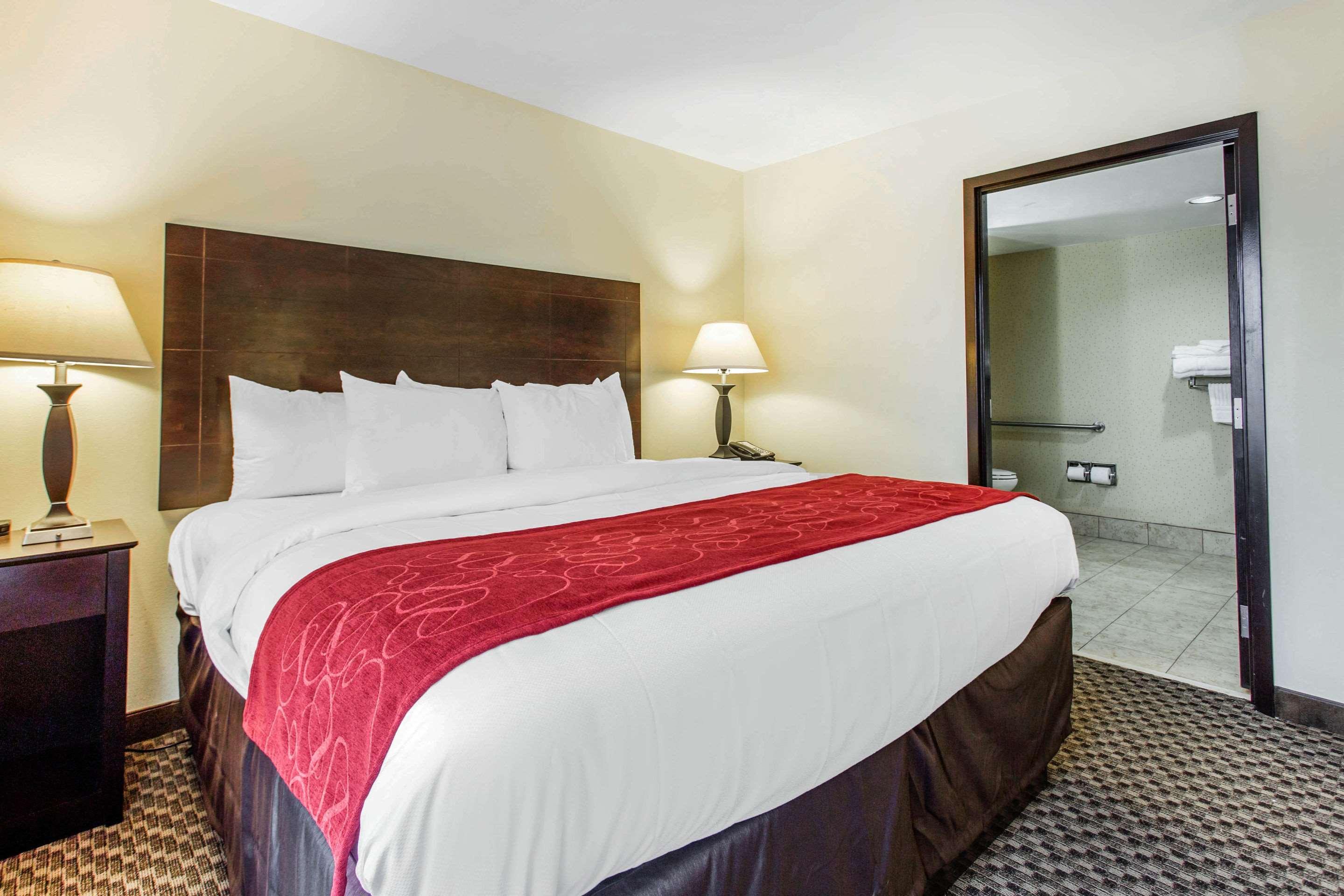 Comfort Suites Clinton Near Presbyterian College Екстер'єр фото