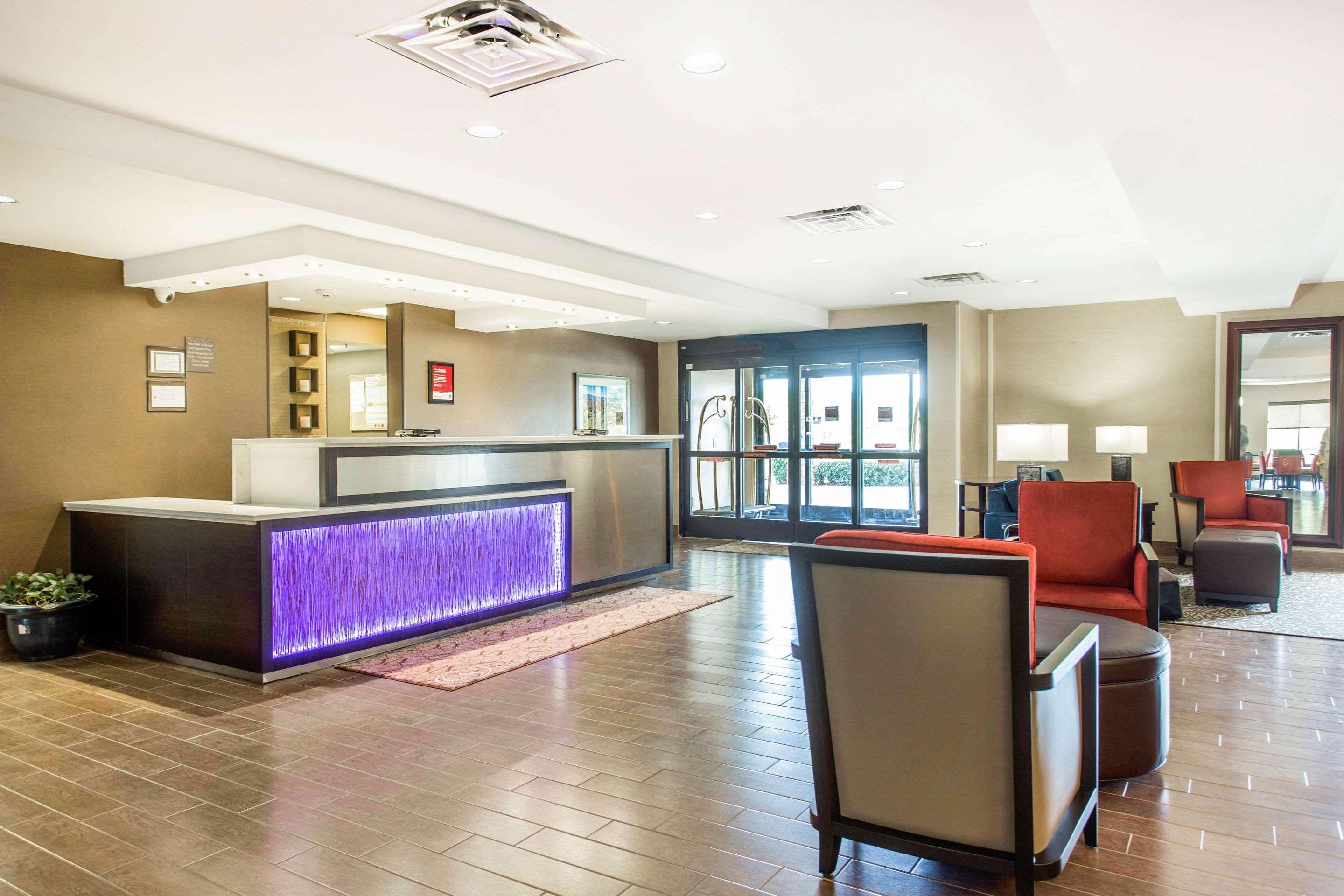 Comfort Suites Clinton Near Presbyterian College Екстер'єр фото