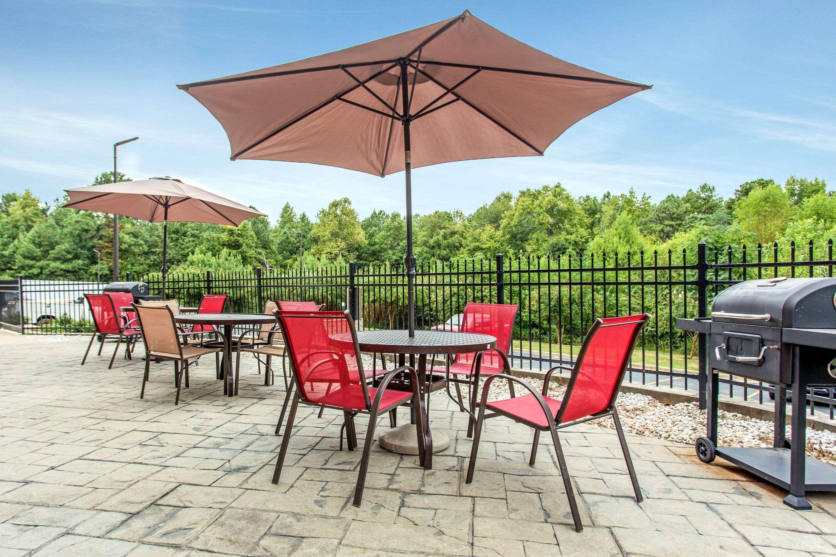 Comfort Suites Clinton Near Presbyterian College Екстер'єр фото