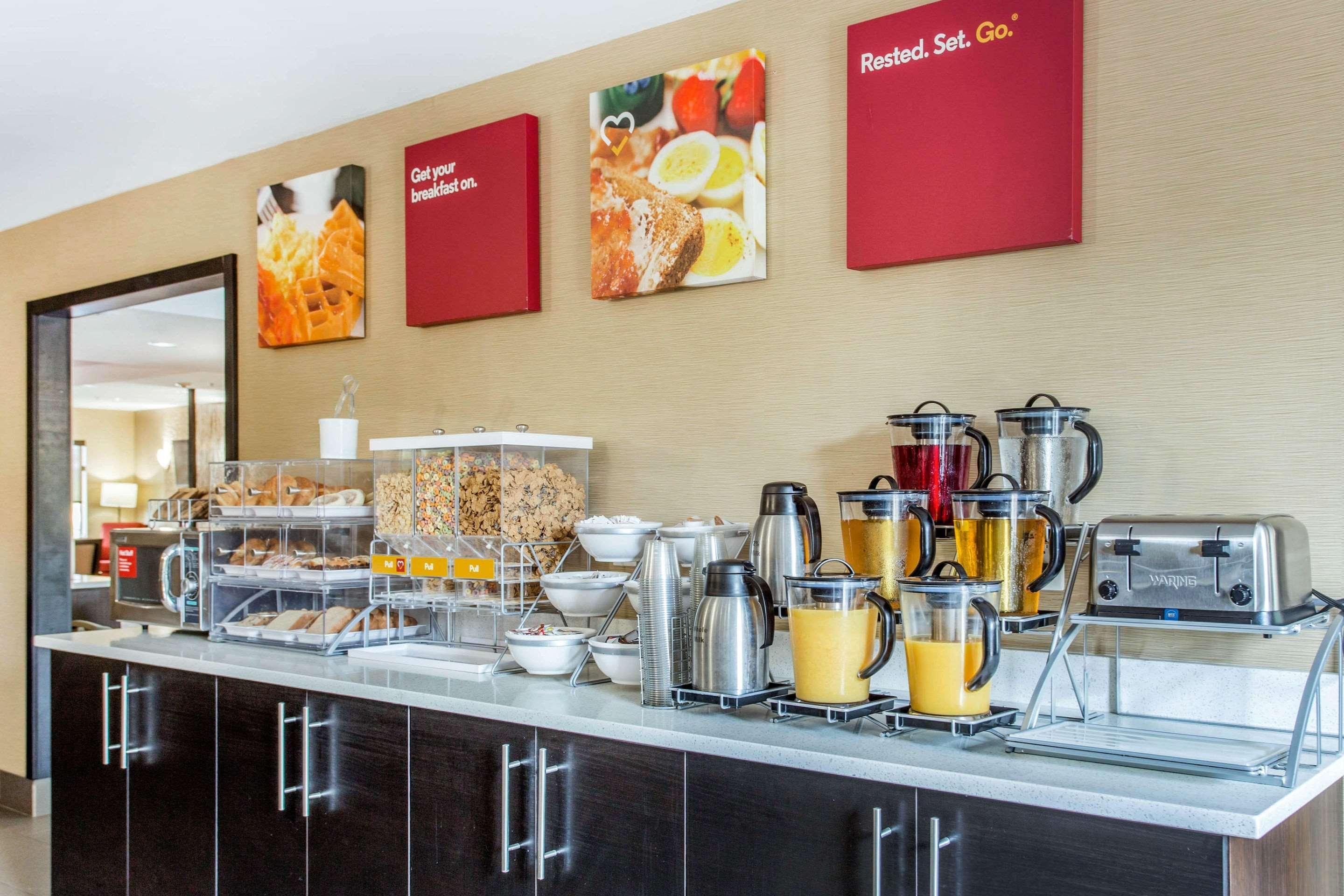 Comfort Suites Clinton Near Presbyterian College Екстер'єр фото