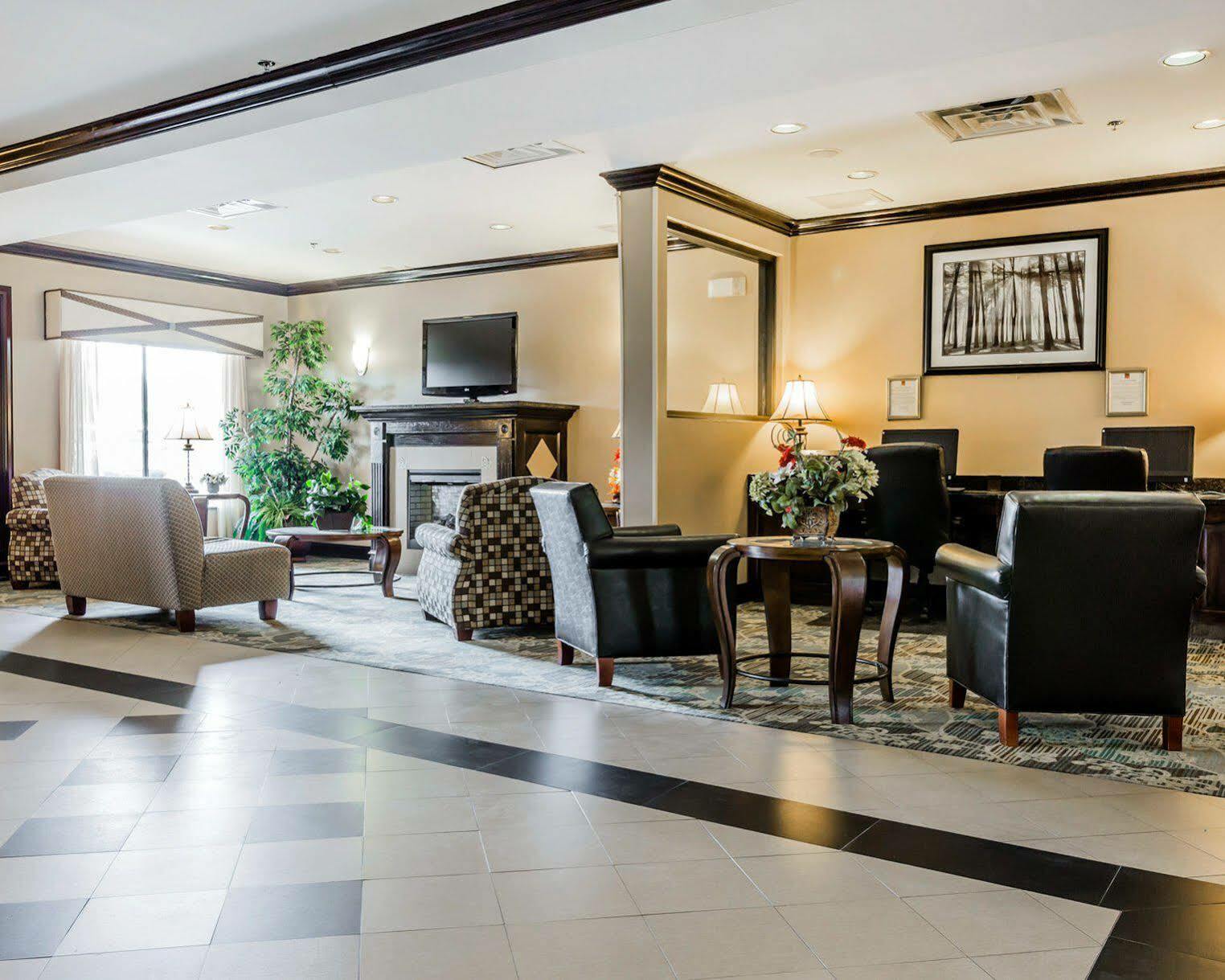 Comfort Suites Clinton Near Presbyterian College Екстер'єр фото