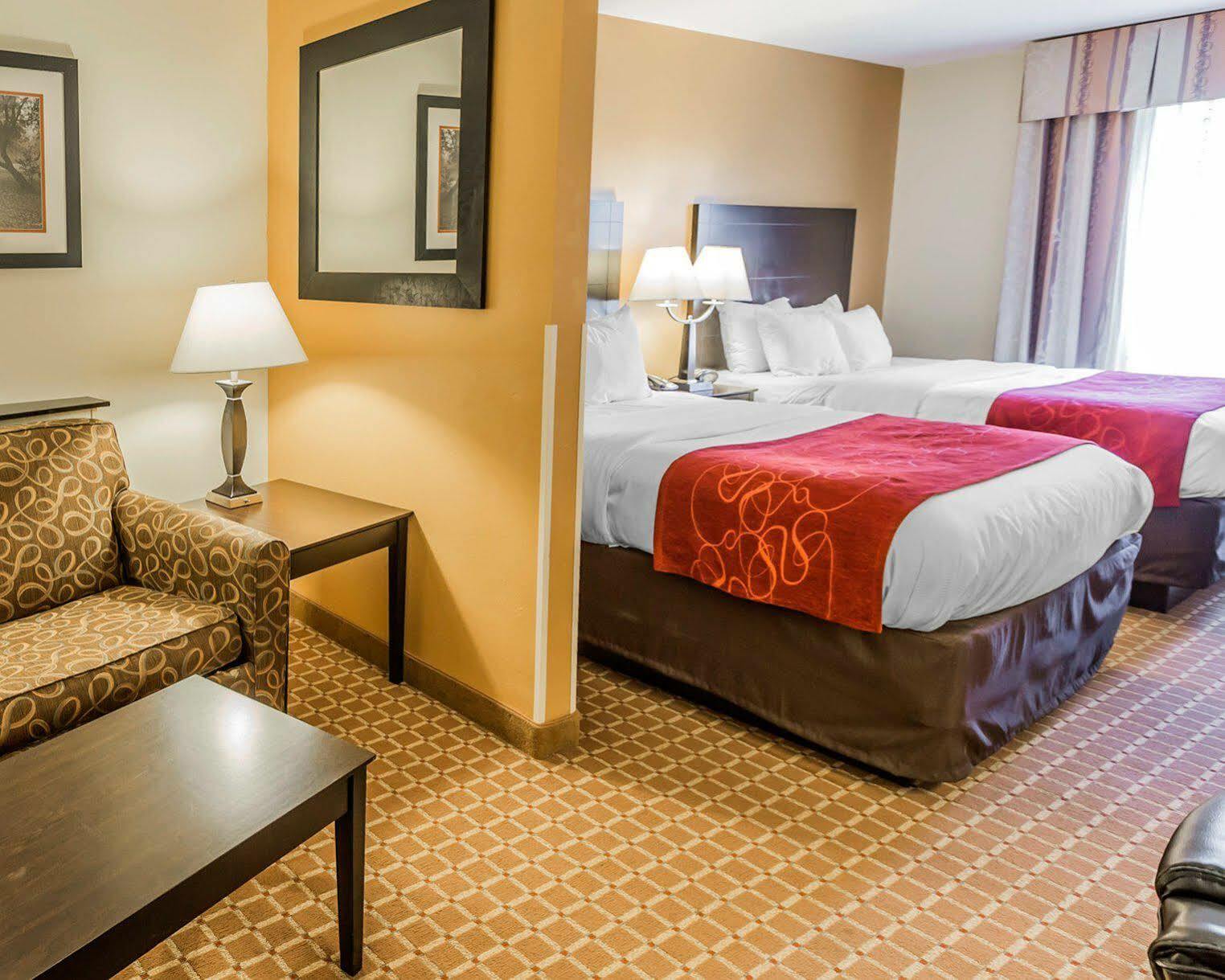 Comfort Suites Clinton Near Presbyterian College Екстер'єр фото