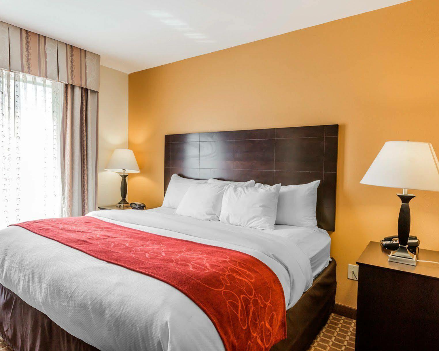 Comfort Suites Clinton Near Presbyterian College Екстер'єр фото