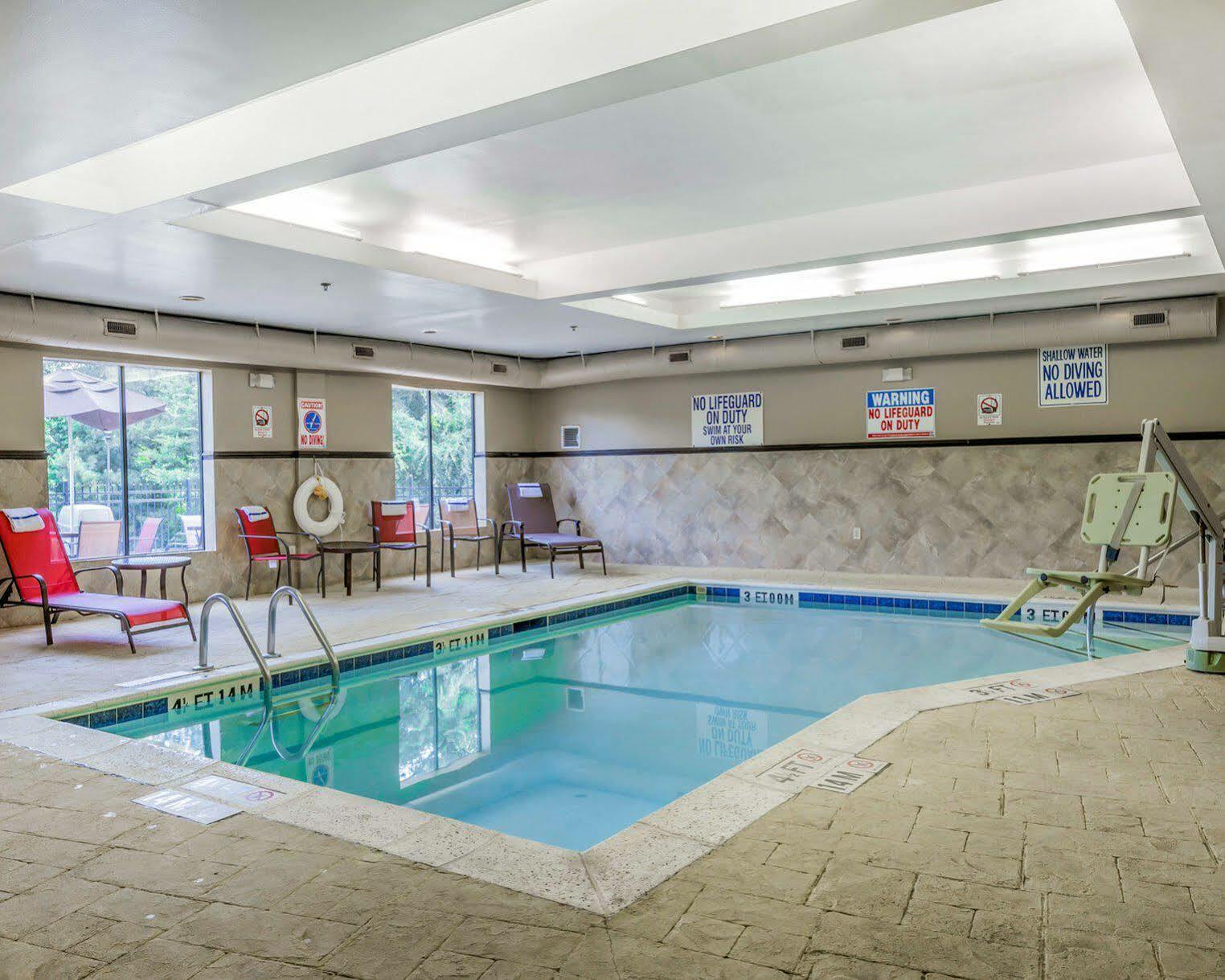 Comfort Suites Clinton Near Presbyterian College Екстер'єр фото